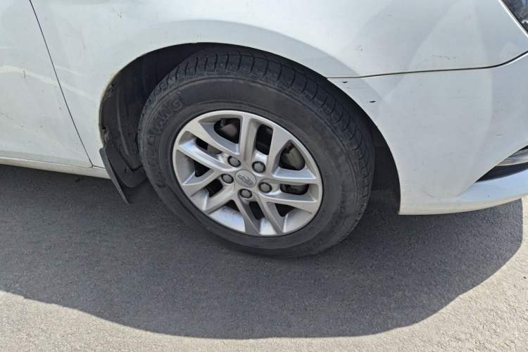 Used Geely Auto Emgrand 2017 Sedan Million Edition 1.5L Manual Luxury Model Right Front Wheel Hub