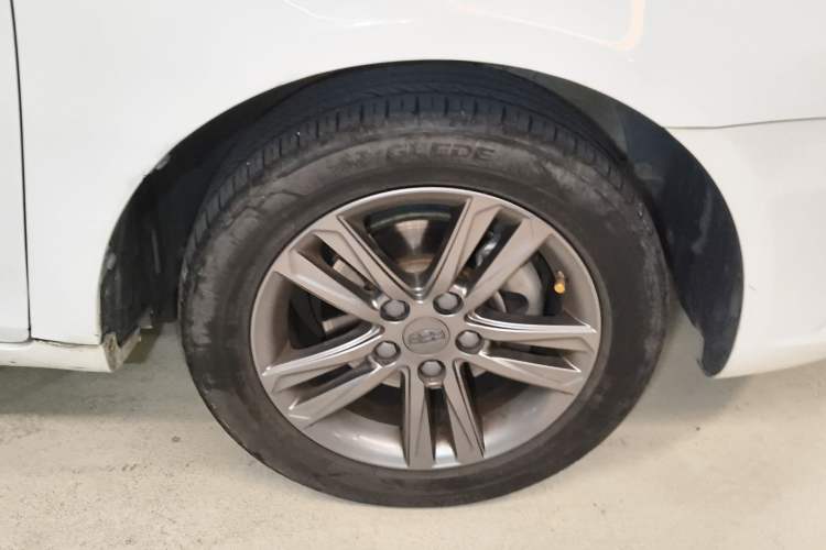 Used Geely Auto Emgrand 2017 Sedan Million Edition 1.5L Manual - Upward Version Right Front Wheel Hub