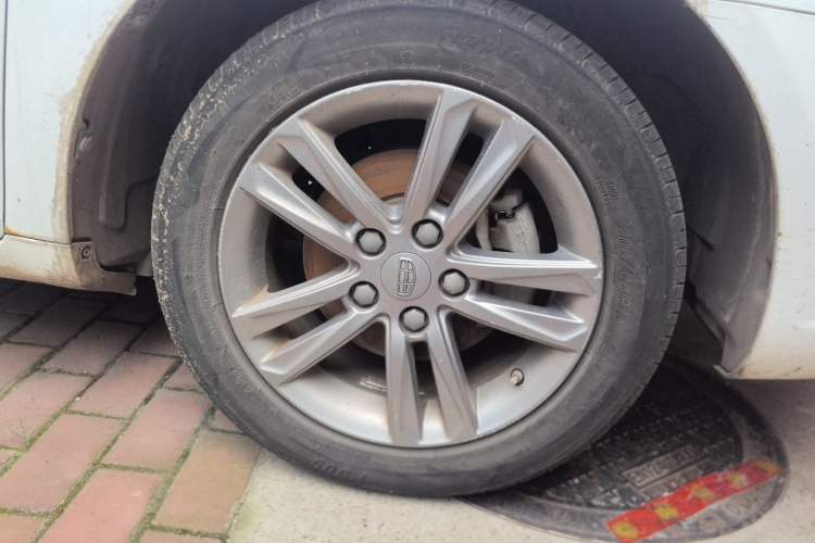 Used Geely Auto Emgrand 2017 Sedan Million Edition 1.5L CVT Upward Version Right Front Wheel Hub