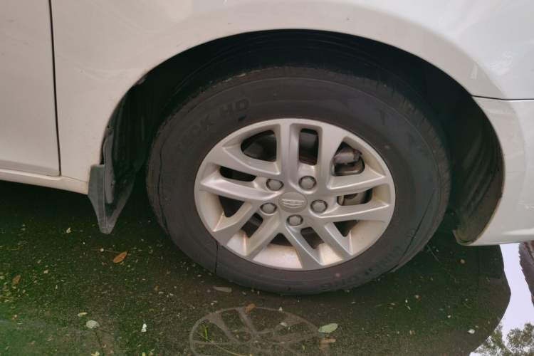 Used Geely Auto Emgrand 2017 Sedan Million Edition 1.5L Manual Luxury Model Right Front Wheel Hub