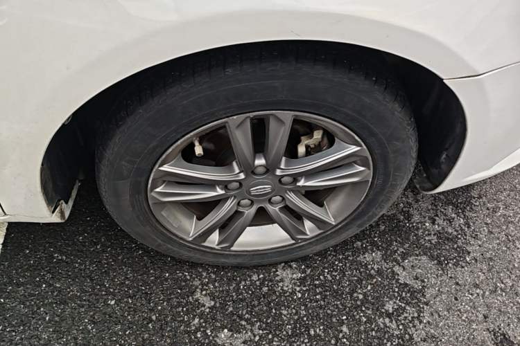 Used Geely Auto Emgrand 2017 Sedan Million Edition 1.5L CVT Upward Version Right Front Wheel Hub