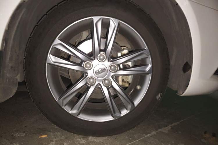 Used Geely Auto Emgrand 2017 Sedan Million Edition 1.5L CVT Upward Connectivity Version Right Front Wheel Hub
