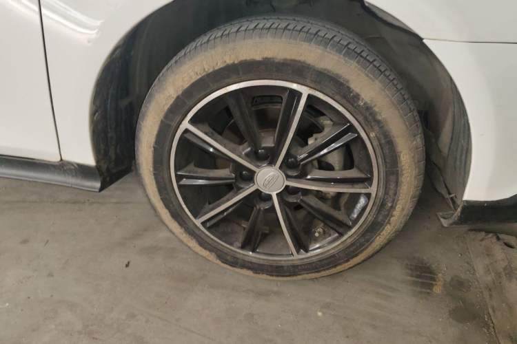 Used Geely Auto Emgrand 2017 Hatchback RS Million Edition 1.5L CVT Upward Version Right Front Wheel Hub