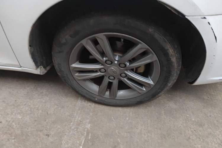 Used Geely Auto Emgrand 2017 Sedan Million Edition 1.5L Manual Luxury Model Right Front Wheel Hub