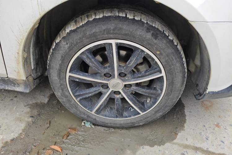 Used Geely Auto Emgrand 2017 Hatchback RS Million Edition 1.5L Manual Upward Version Right Front Wheel Hub