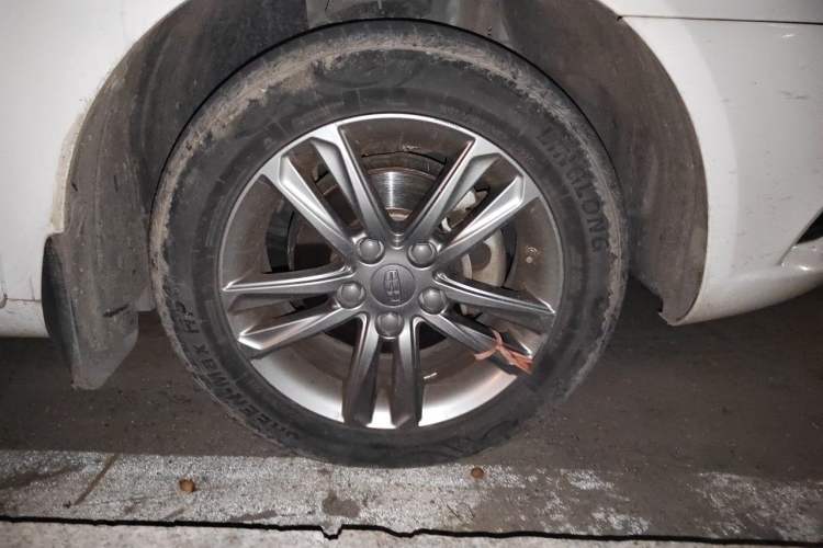 Used Geely Auto Emgrand 2017 Sedan Million Edition 1.5L Manual - Upward Version Right Front Wheel Hub