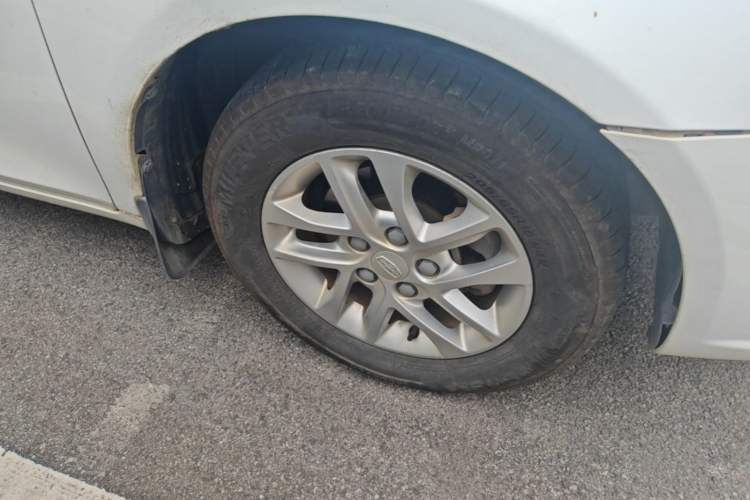 Used Geely Auto Emgrand 2017 Sedan Million Edition 1.5L Manual Luxury Model Right Front Wheel Hub