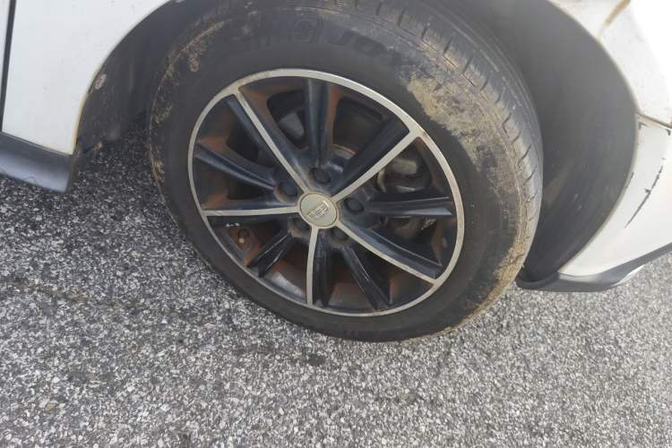Used Geely Auto Emgrand 2017 Hatchback RS Million Edition 1.5L Manual Upward Version Right Front Wheel Hub