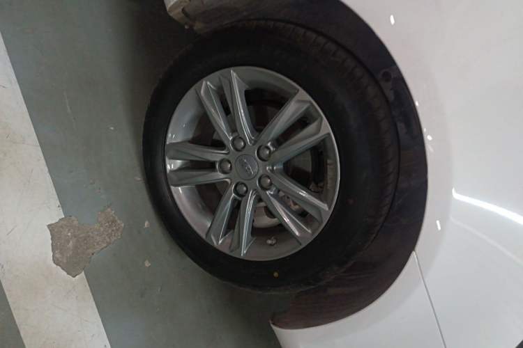 Used Geely Auto Emgrand 2017 Sedan Million Edition 1.5L CVT Upward Version Right Front Wheel Hub