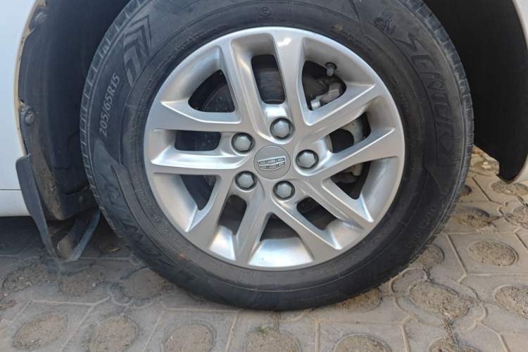 Used Geely Auto Emgrand 2017 Sedan Million Edition 1.5L Manual Luxury Model Right Front Wheel Hub