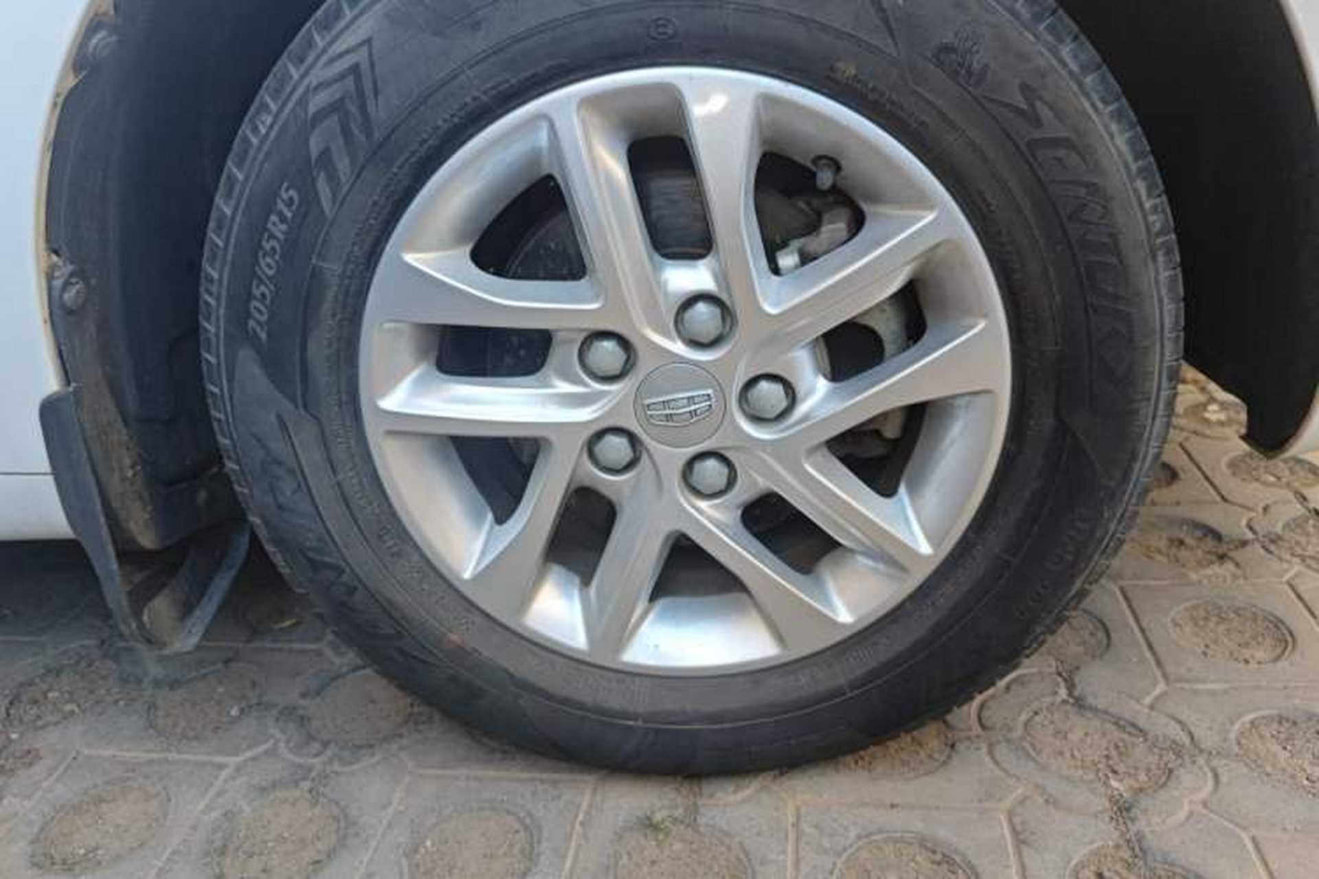 Used Geely Auto Emgrand 2017 Sedan Million Edition 1.5L Manual Luxury Model Right Front Wheel Hub