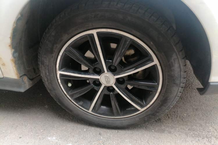 Used Geely Auto Emgrand 2017 Hatchback RS Million Edition 1.5L Manual Upward Version Right Front Wheel Hub