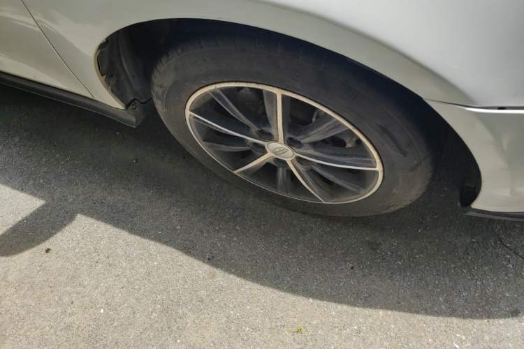 Used Geely Auto Emgrand 2017 Hatchback RS Million Edition 1.5L Manual Upward Version Right Front Wheel Hub