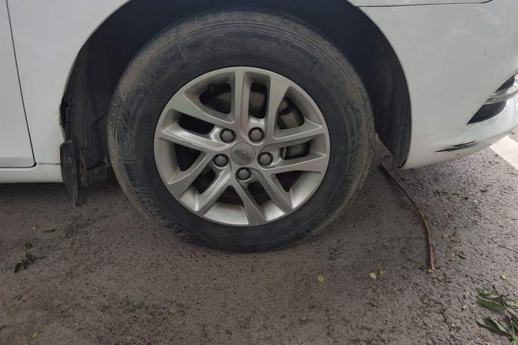 Used Geely Auto Emgrand 2017 Sedan Million Edition 1.5L Manual Luxury Model Right Front Wheel Hub