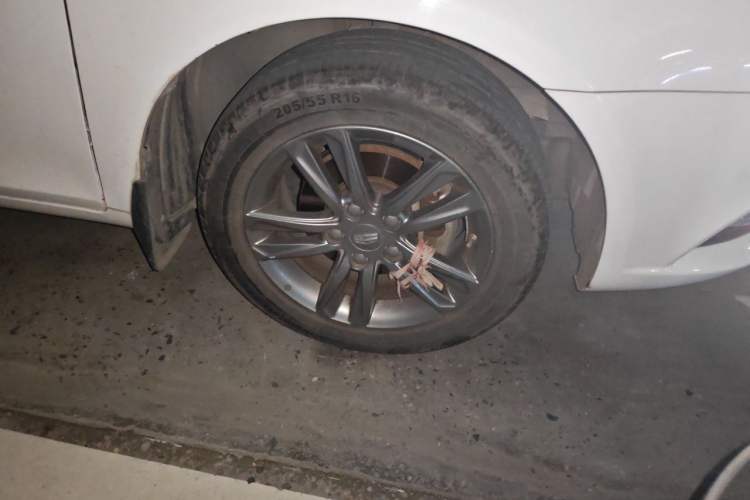 Used Geely Auto Emgrand 2017 Sedan Million Edition 1.5L Manual - Upward Version Right Front Wheel Hub