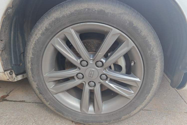 Used Geely Auto Emgrand 2017 Sedan Million Edition 1.5L CVT Upward Connectivity Version Right Front Wheel Hub