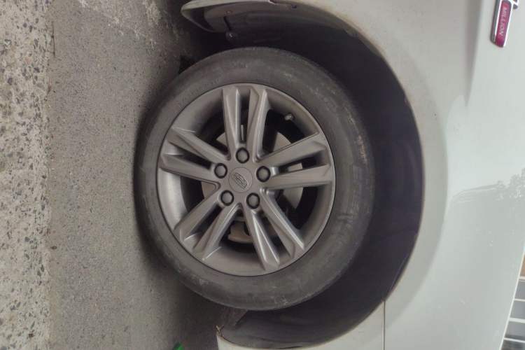 Used Geely Auto Emgrand 2017 Sedan Million Edition 1.5L CVT Upward Connectivity Version Right Front Wheel Hub