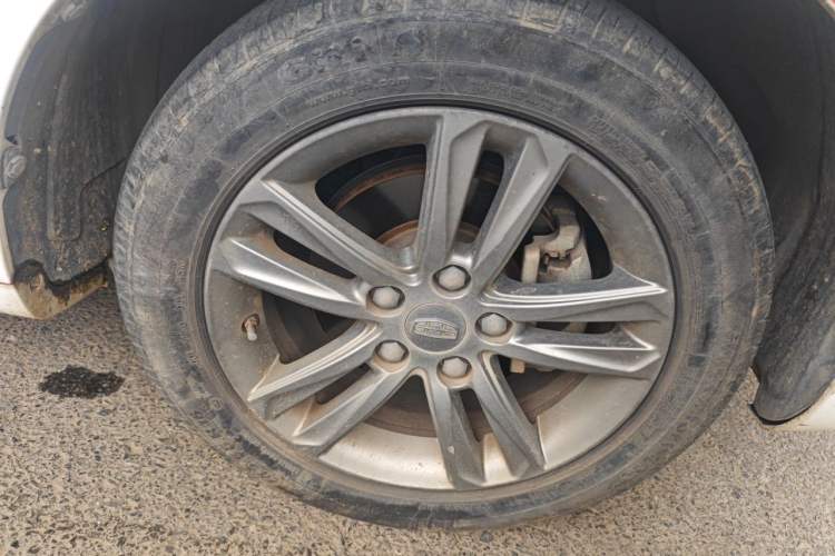 Used Geely Auto Emgrand 2017 Sedan Million Edition 1.5L CVT Upward Version Right Front Wheel Hub