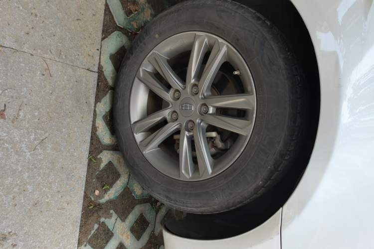 Used Geely Auto Emgrand 2017 Sedan Million Edition 1.5L CVT Upward Connectivity Version Right Front Wheel Hub