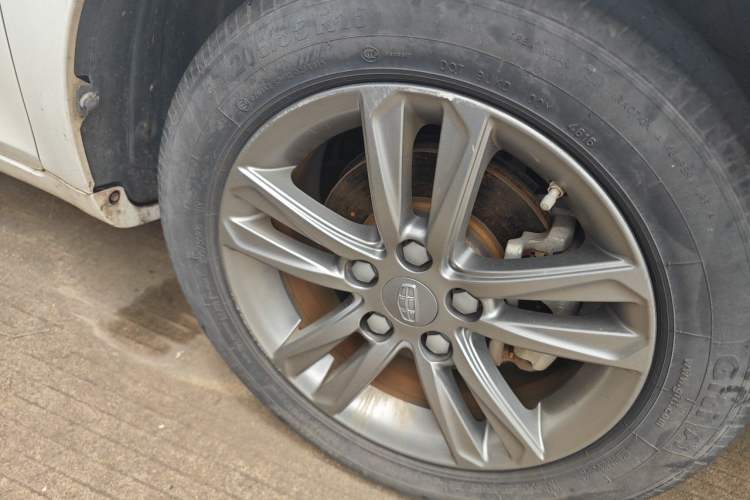 Used Geely Auto Emgrand 2017 Sedan Million Edition 1.5L CVT Upward Version Right Front Wheel Hub