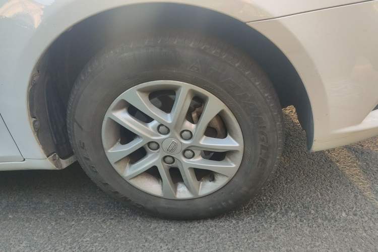 Used Geely Auto Emgrand 2017 Sedan Million Edition 1.5L Manual Luxury Model Right Front Wheel Hub