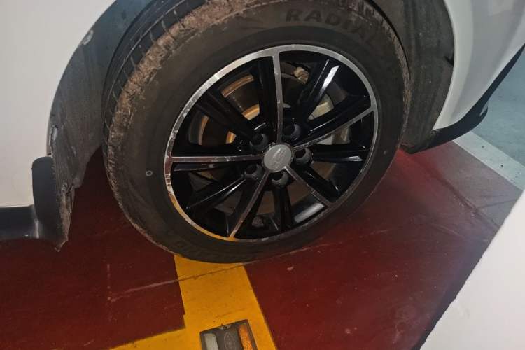 Used Geely Auto Emgrand 2017 Hatchback RS Million Edition 1.5L Manual Upward Version Right Front Wheel Hub