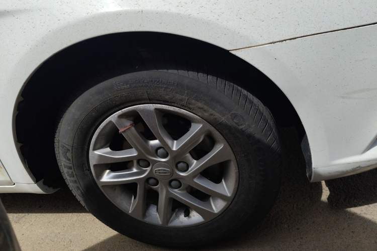 Used Geely Auto Emgrand 2017 Sedan Million Edition 1.5L Manual Luxury Model Right Front Wheel Hub