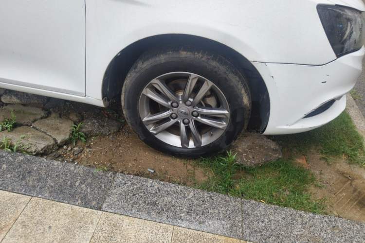 Used Geely Auto Emgrand 2017 Sedan Million Edition 1.5L Manual - Upward Version Right Front Wheel Hub