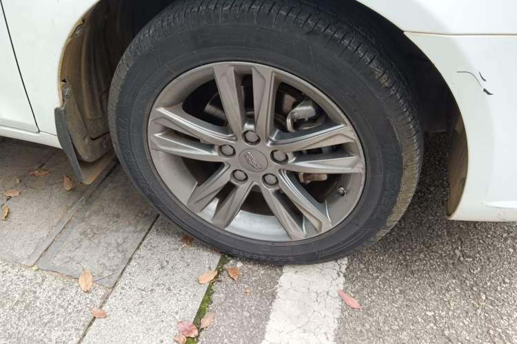 Used Geely Auto Emgrand 2017 Sedan Million Edition 1.5L Manual - Upward Version Right Front Wheel Hub