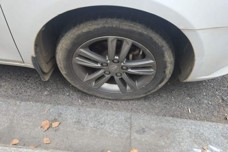 Used Geely Auto Emgrand 2017 Sedan Million Edition 1.5L CVT Upward Version Right Front Wheel Hub