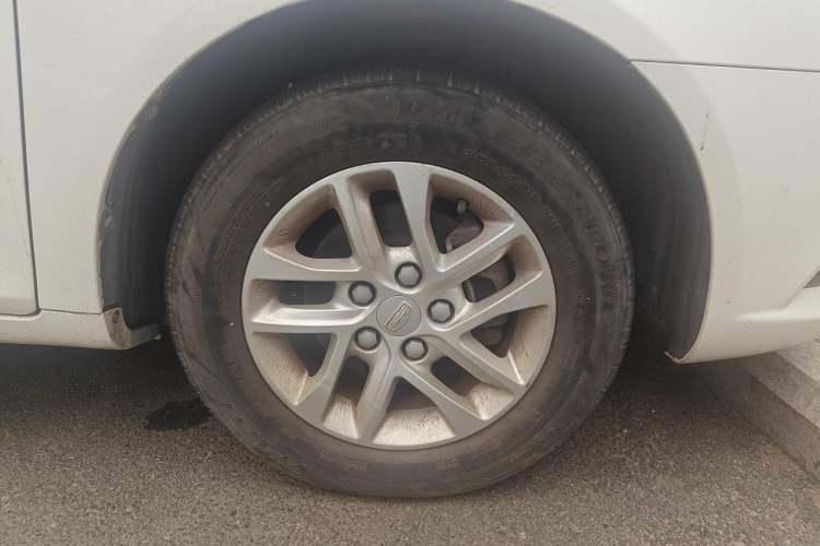 Used Geely Auto Emgrand 2017 Sedan Million Edition 1.5L Manual Luxury Model Right Front Wheel Hub
