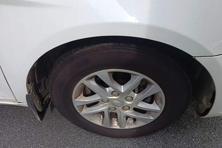 Used Geely Auto Emgrand 2017 Sedan Million Edition 1.5L CVT Luxury Model Right Front Wheel Hub