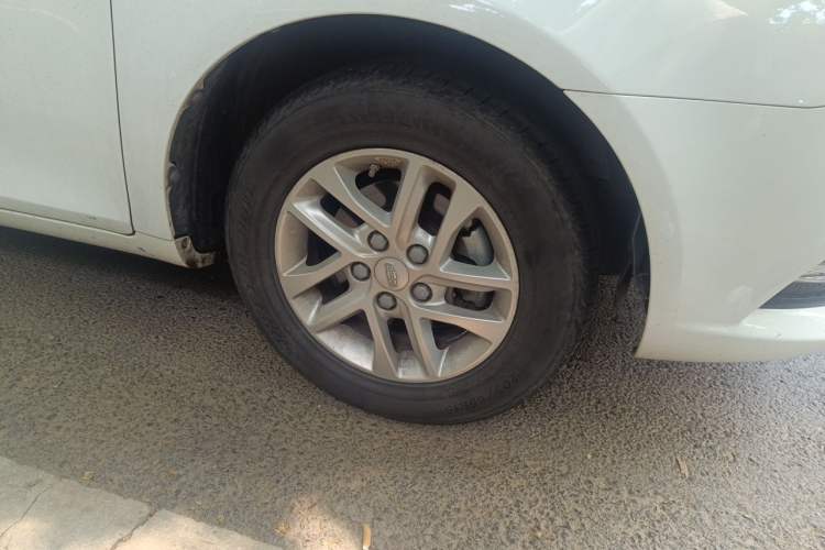 Used Geely Auto Emgrand 2017 Sedan Million Edition 1.5L CVT Luxury Model Right Front Wheel Hub