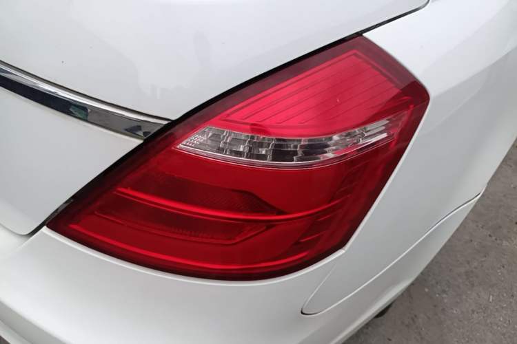 Used Geely Auto Emgrand 2017 Sedan Million Edition 1.5L CVT Upward Version Right Rear Taillight