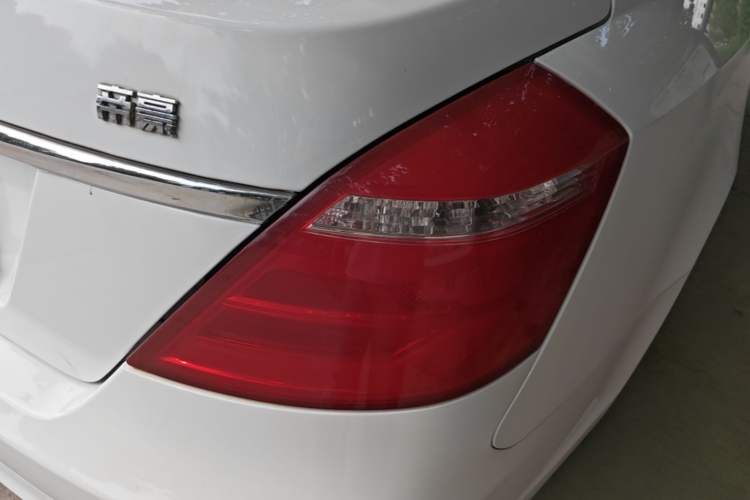 Used Geely Auto Emgrand 2017 Sedan Million Edition 1.5L CVT Upward Version Right Rear Taillight