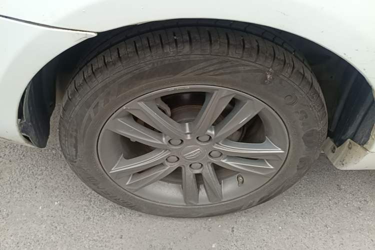 Used Geely Auto Emgrand 2017 Sedan Million Edition 1.5L CVT Upward Version Right Rear Wheel Hub