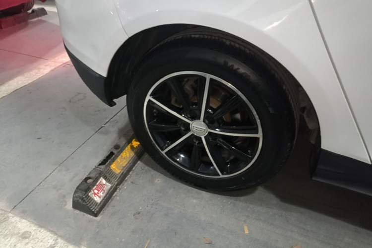Used Geely Auto Emgrand 2017 Hatchback RS Million Edition 1.5L Manual Upward Version Right Rear Wheel Hub