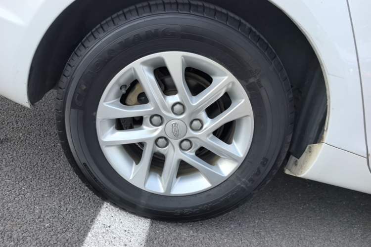 Used Geely Auto Emgrand 2017 Sedan Million Edition 1.5L CVT Luxury Model Right Rear Wheel Hub