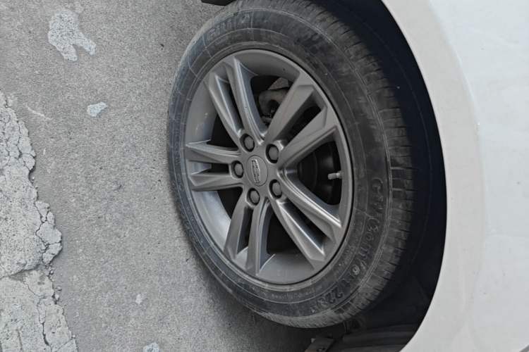 Used Geely Auto Emgrand 2017 Sedan Million Edition 1.5L Manual Upward Connect Version Right Rear Wheel Hub