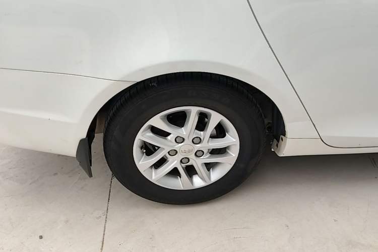 Used Geely Auto Emgrand 2017 Sedan Million Edition 1.5L Manual Luxury Model Right Rear Wheel Hub