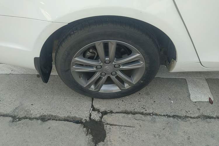 Used Geely Auto Emgrand 2017 Sedan Million Edition 1.5L CVT Upward Connectivity Version Right Rear Wheel Hub
