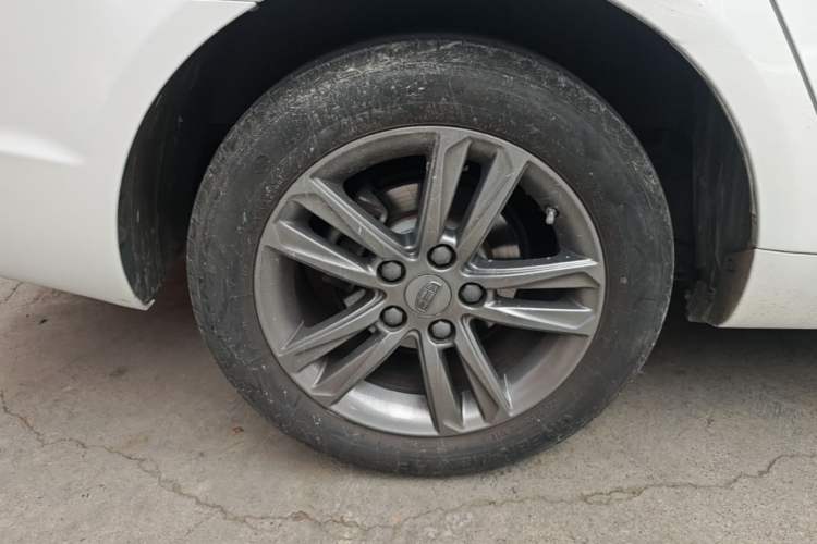 Used Geely Auto Emgrand 2017 Sedan Million Edition 1.5L Manual Upward Connect Version Right Rear Wheel Hub