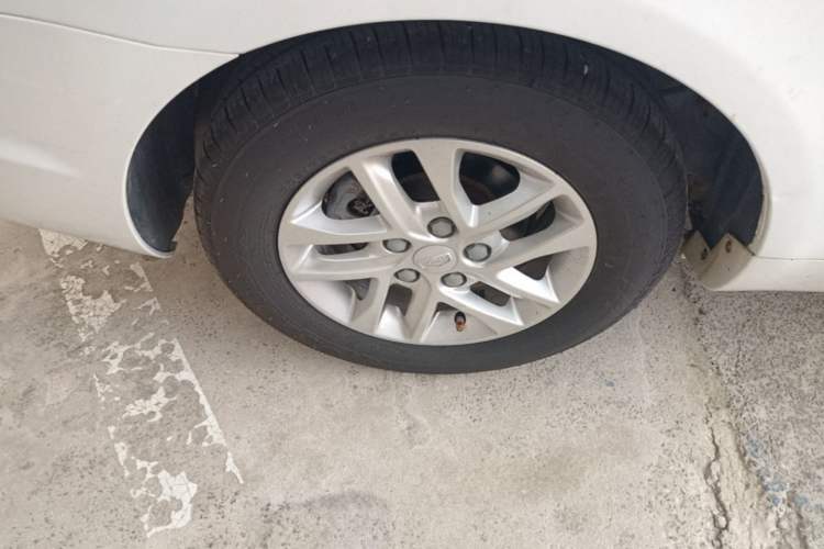 Used Geely Auto Emgrand 2017 Sedan Million Edition 1.5L CVT Luxury Model Right Rear Wheel Hub