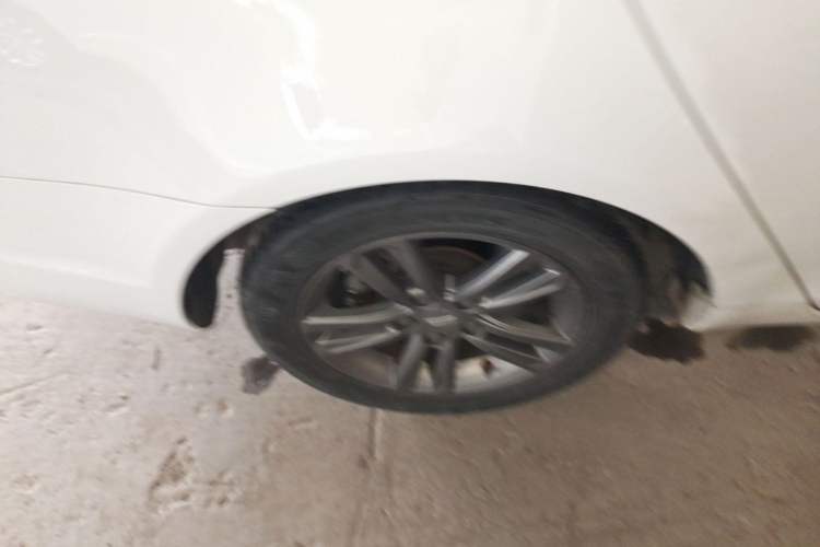 Used Geely Auto Emgrand 2017 Sedan Million Edition 1.5L CVT Upward Connectivity Version Right Rear Wheel Hub