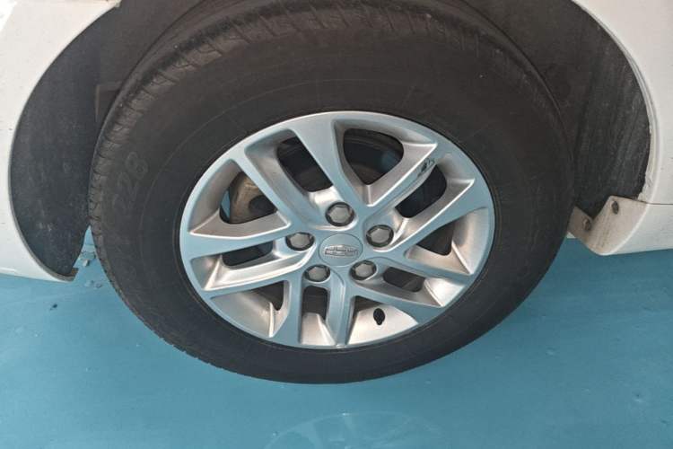 Used Geely Auto Emgrand 2017 Sedan Million Edition 1.5L CVT Luxury Model Right Rear Wheel Hub