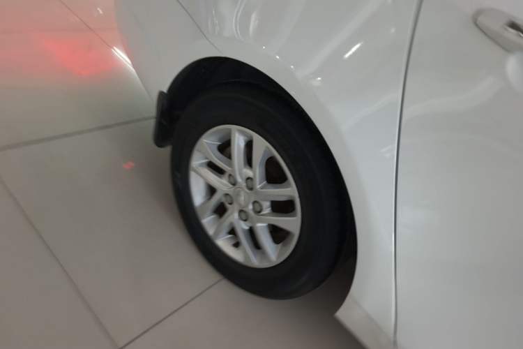Used Geely Auto Emgrand 2017 Sedan Million Edition 1.5L CVT Luxury Model Right Rear Wheel Hub