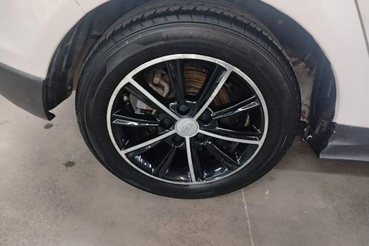 Used Geely Auto Emgrand 2017 Hatchback RS Million Edition 1.5L CVT Upward Version Right Rear Wheel Hub