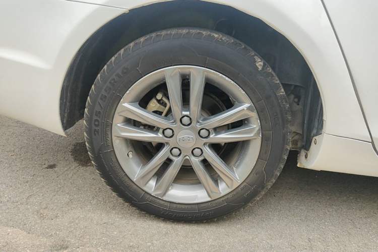 Used Geely Auto Emgrand 2017 Sedan Million Edition 1.5L CVT Upward Version Right Rear Wheel Hub