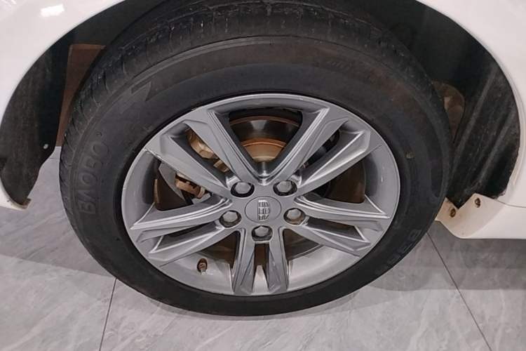 Used Geely Auto Emgrand 2017 Sedan Million Edition 1.5L Manual Upward Connect Version Right Rear Wheel Hub