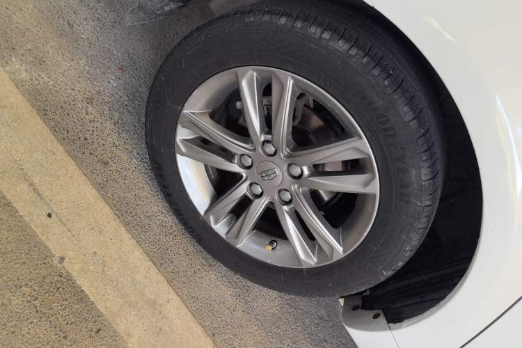 Used Geely Auto Emgrand 2017 Sedan Million Edition 1.5L CVT Upward Version Right Rear Wheel Hub